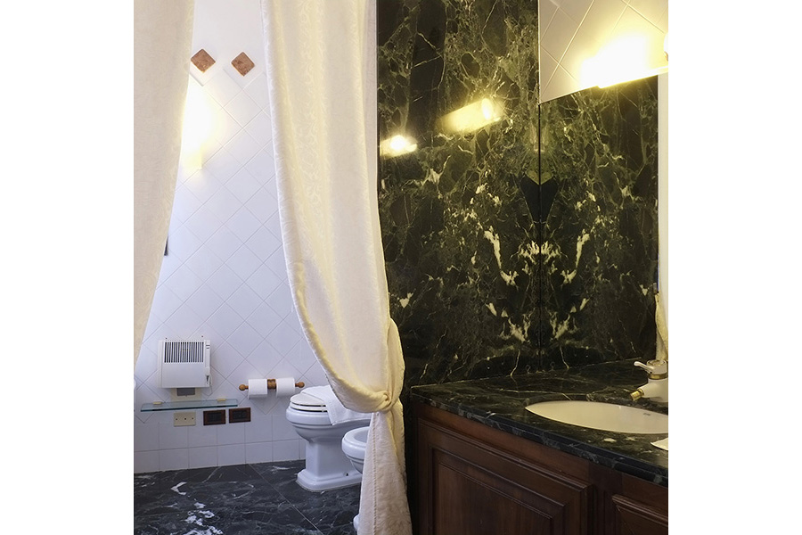 Residenza Kistrum Cagliari-04_bagnosuite.jpg