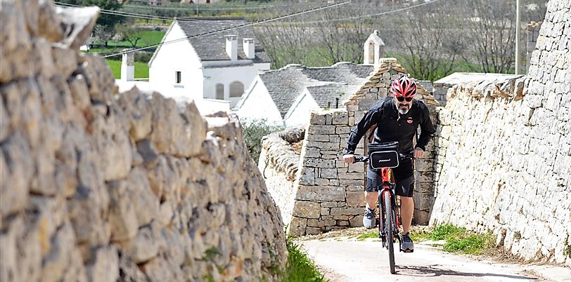 Cykelresa till Apulien på egen hand, Bland byar och slott utefter ostkusten-locorotondo_valle_(11).jpg